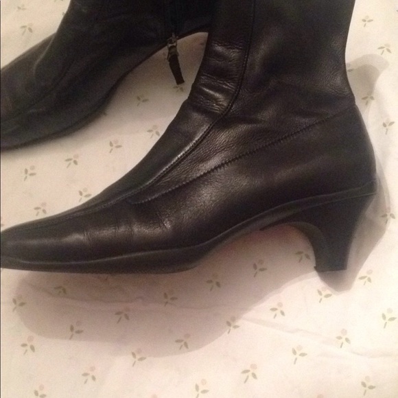 Prada women's boots - Picture 4 of 5